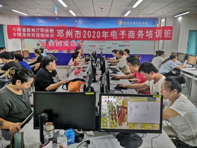 脫貧戶(hù)余春燕 從受助到助人，用電商技術(shù)服務(wù)村民頌黨恩
